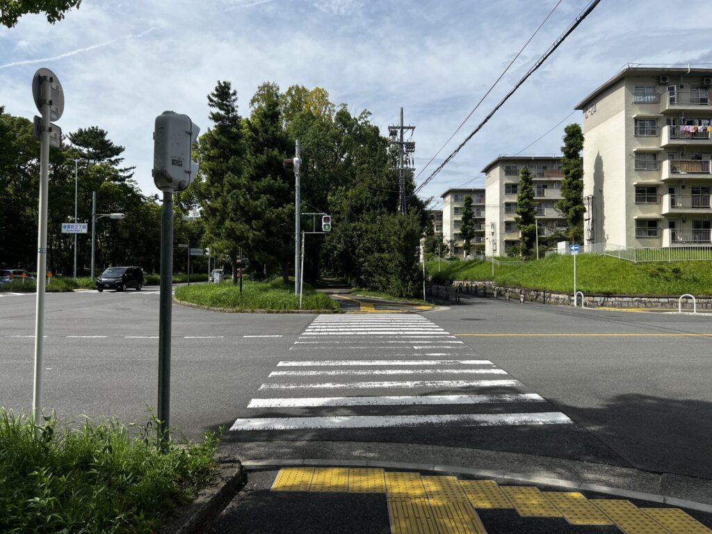 四つ目の横断歩道です